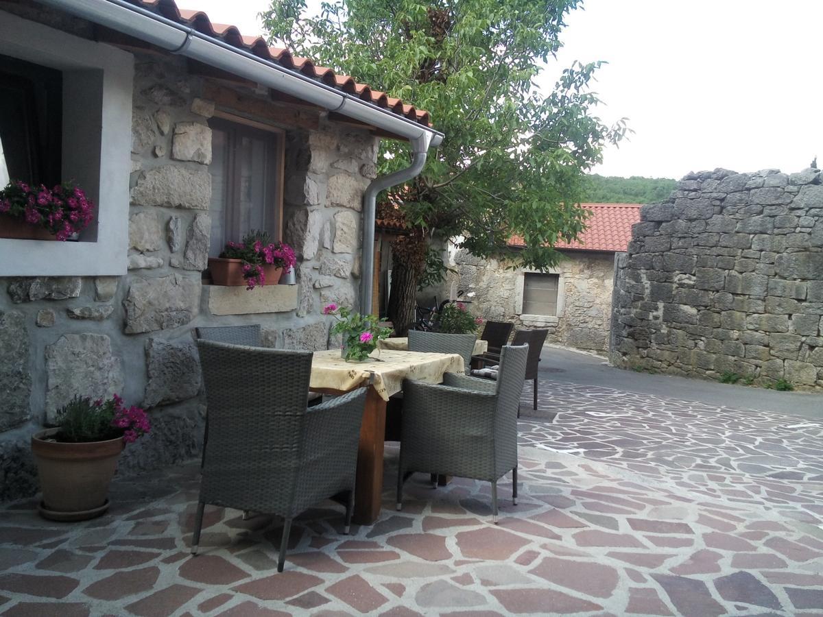 Hostel Xaxid Črni Kal Extérieur photo