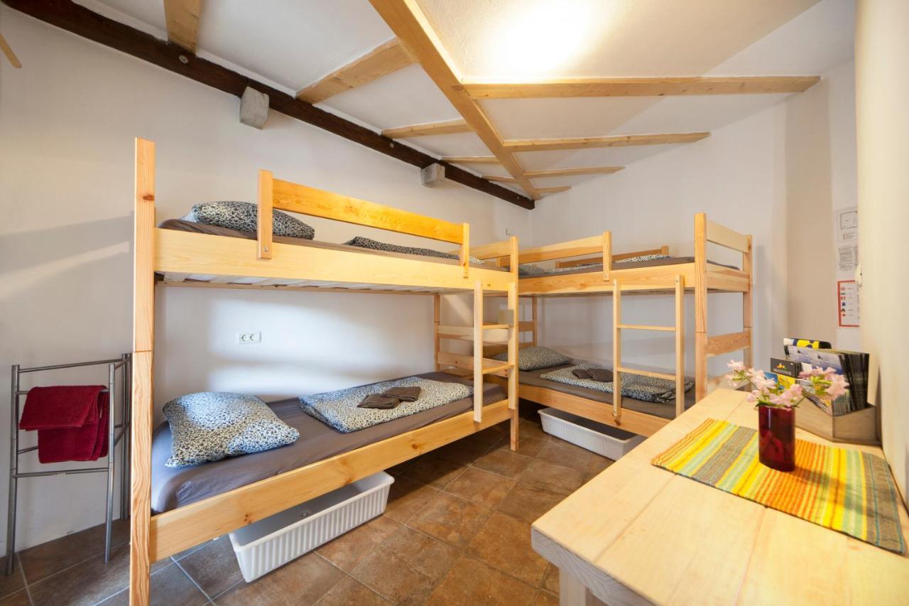 Hostel Xaxid Črni Kal Extérieur photo