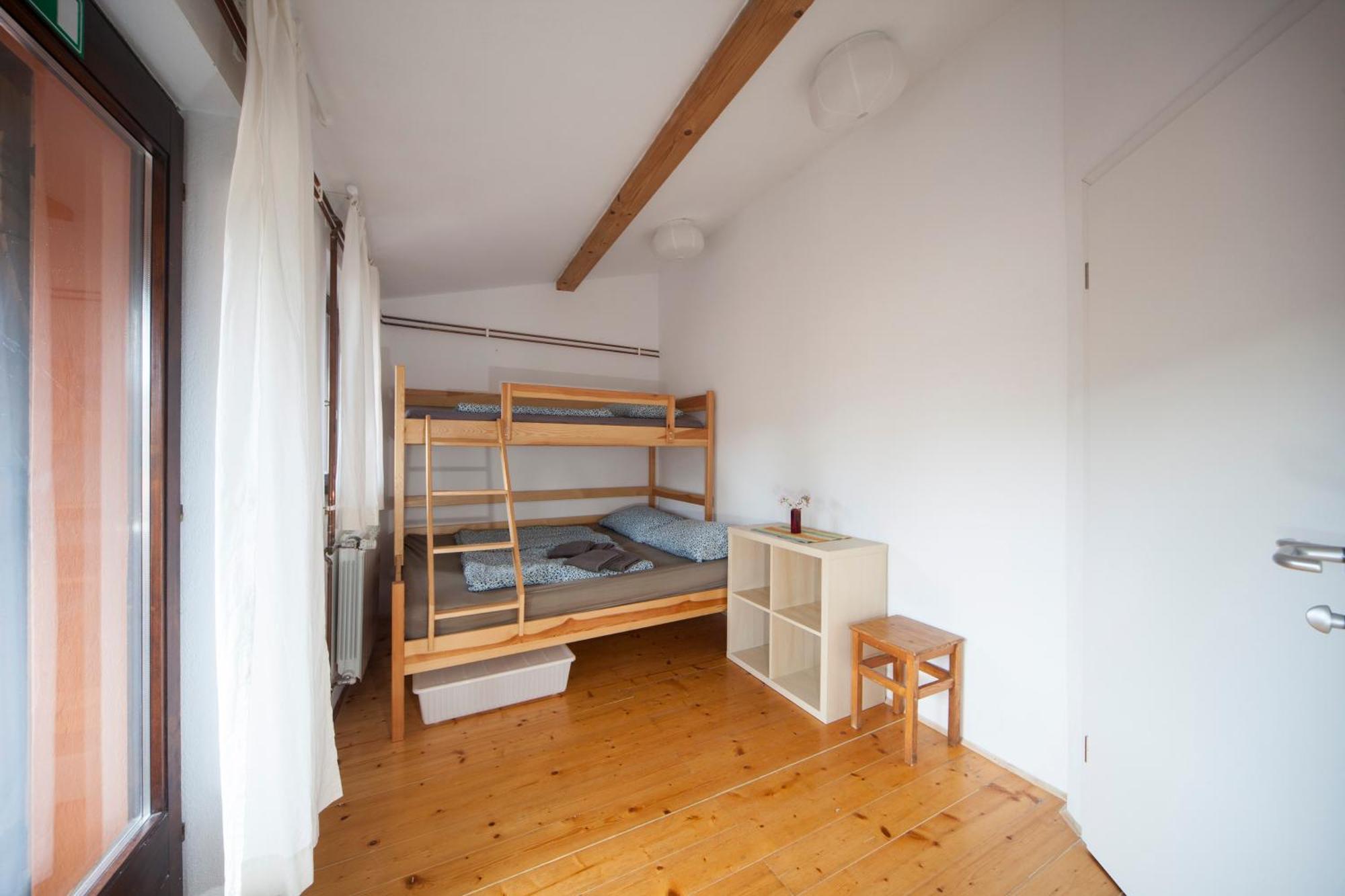 Hostel Xaxid Črni Kal Extérieur photo