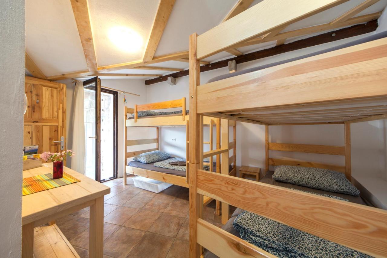 Hostel Xaxid Črni Kal Extérieur photo